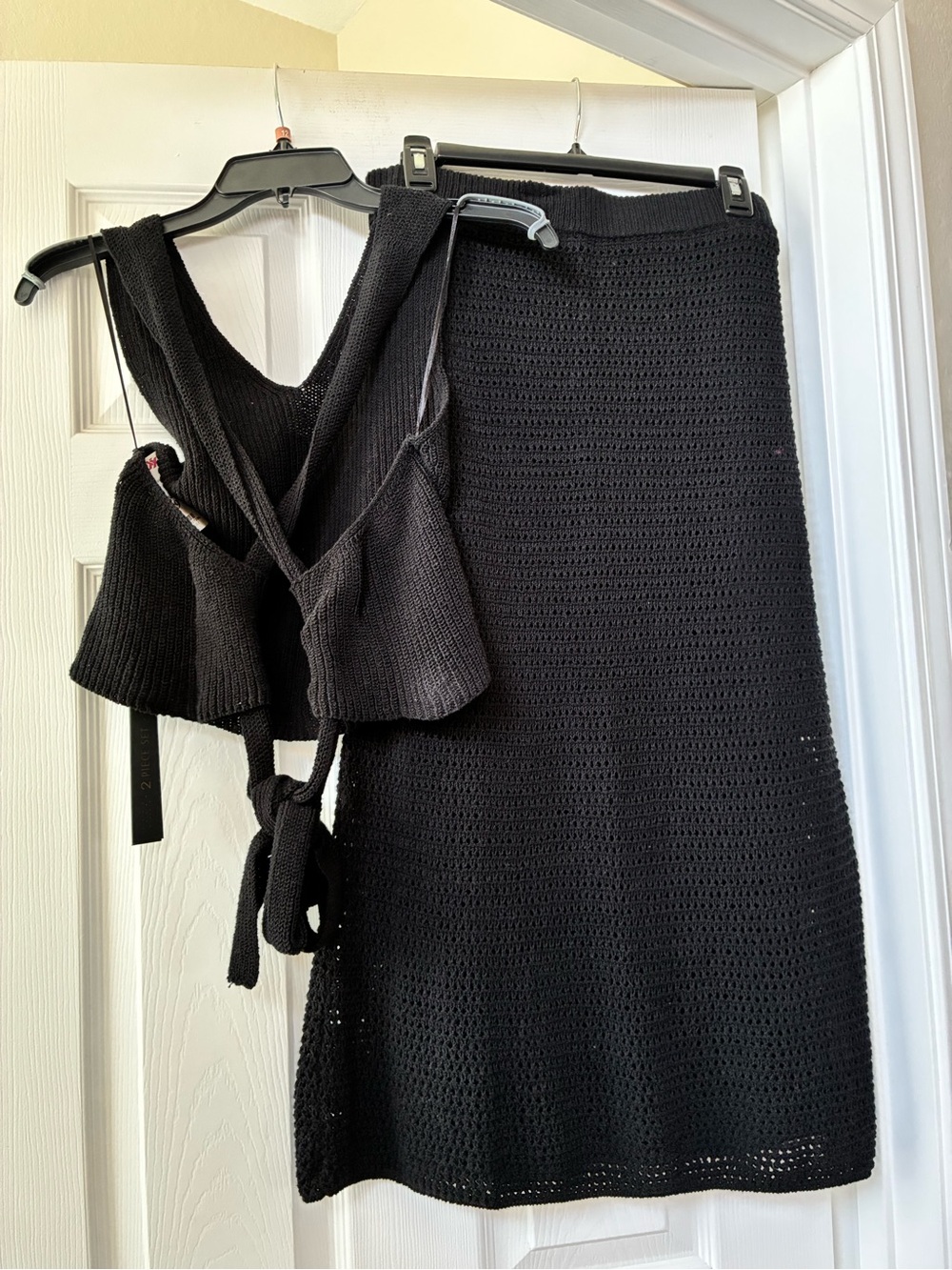 House of Harlow 1960 Black Knit A-Line Skirt and criss cross open-back top - Picture 2 of 7